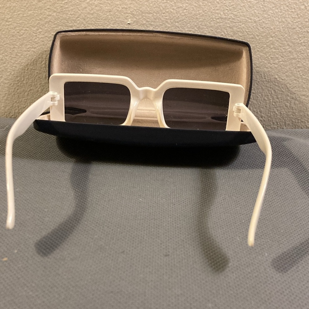 White rectangular sunglasses - Picture 2 of 4